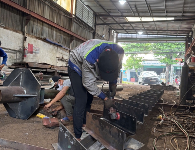 THI CÔNG HỆ THÔNG TRỤC CƠ KHÍ CHO HỆ THỖNG XỬ LÝ NƯỚC THẢI